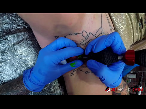 ❤️ Ekstreem tattooed hottie Sully Savage krige in tattoo op har klitoris ️❌ Seksfideo by porno fy.obuvlisett.ru ☑